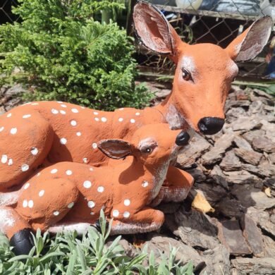 Садові фігури оленів і косуль